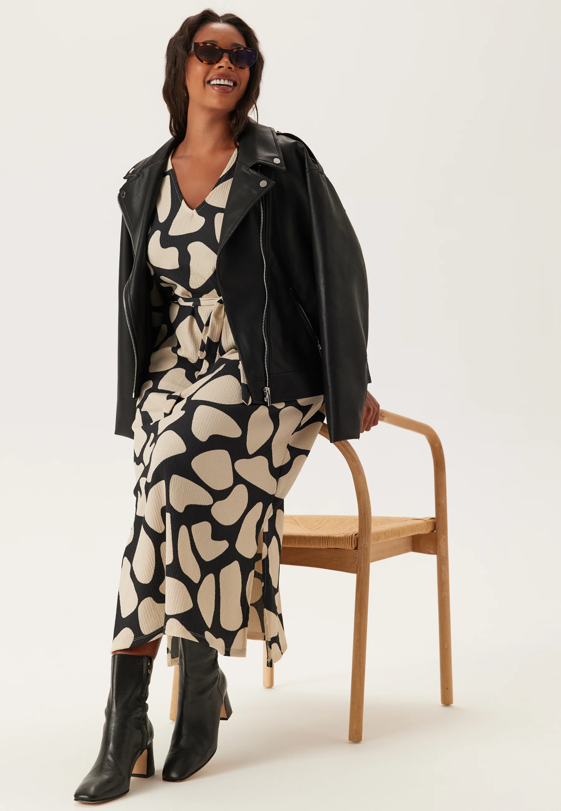 Structured Puff Sleeve Midi Dress - Image 7